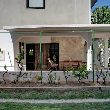 Pergola - Queen's *