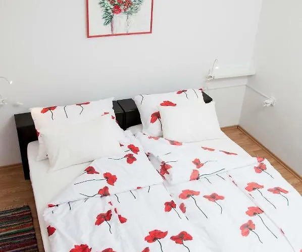 Pergola - Queen's Апартаменты Нин